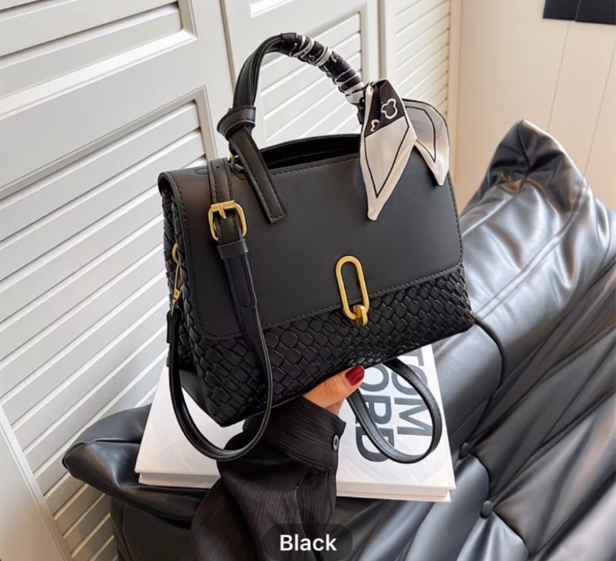 Large Capacity Plaid Commuter Underarm Bag for Women, 2026 New Versatile Tote Handbag, Light Luxury High-End Ladies' Handbag